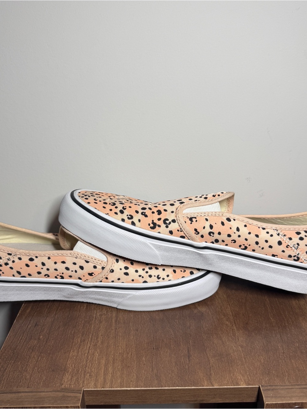 VANS x Leila Hurst UltraCush Classic Slip On Shoes Women's Size 9 Animal Print